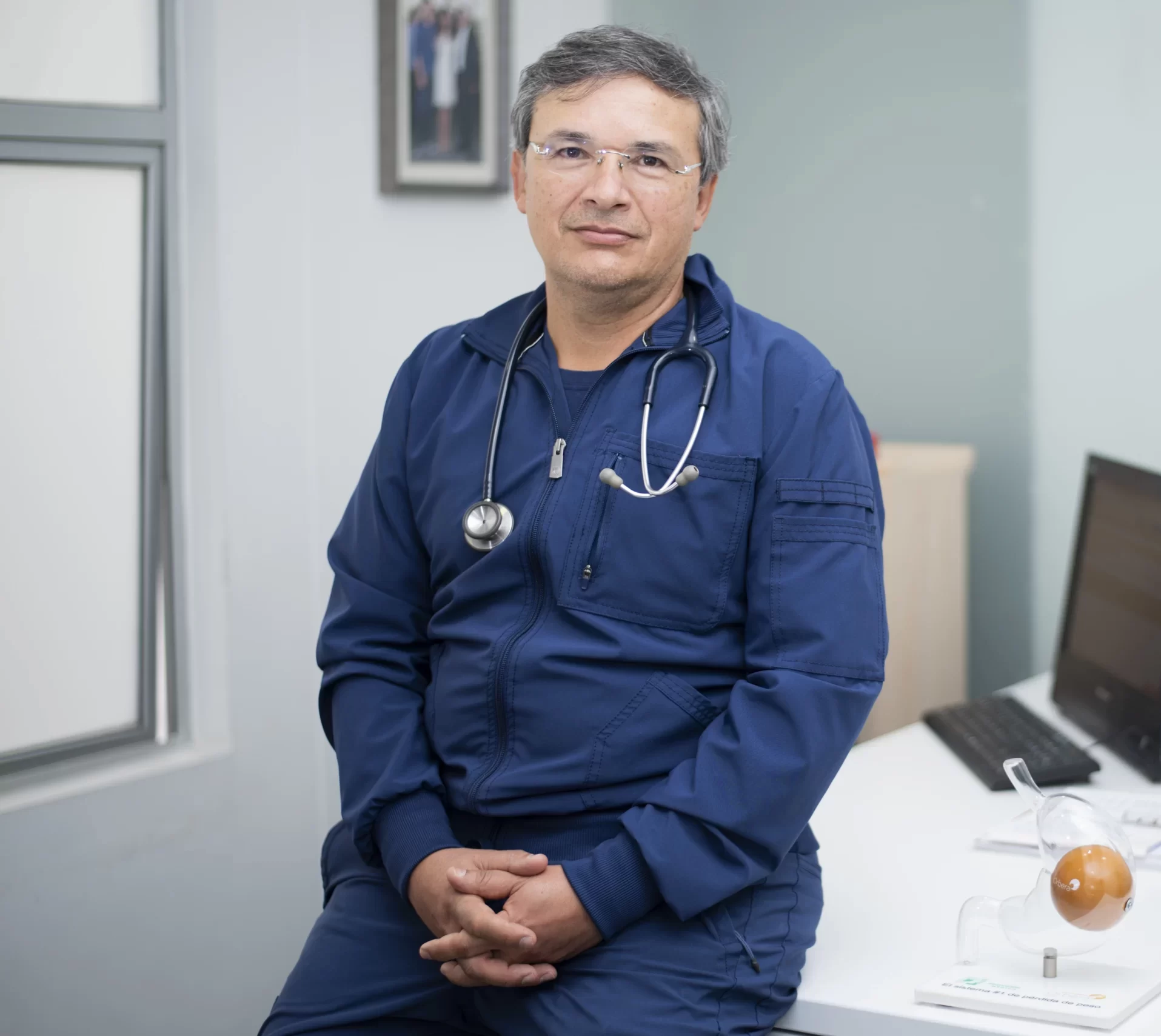 Dr. Alberto Reyes, gastroenterólogo y cirujano bariátrico.