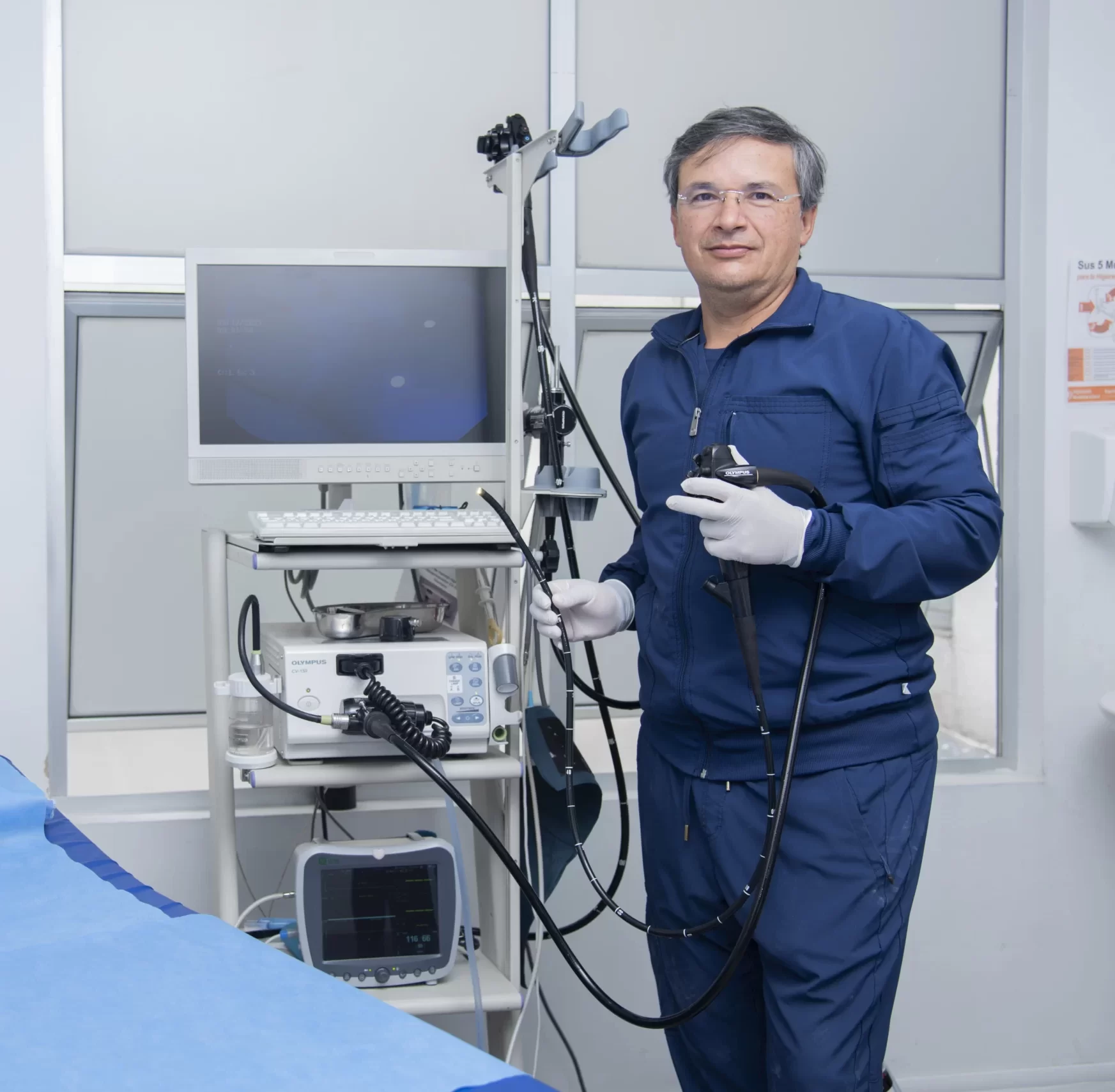 Dr. Alberto Reyes, gastroenterólogo y cirujano bariátrico
